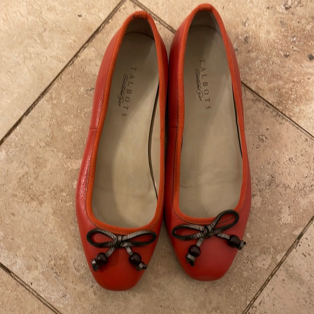 Talbots 8.5 Orange flats with bow